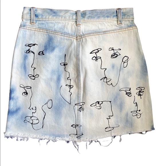 Acid wash denim skirt size 2 with hand painted face print - Picture 2 of 2